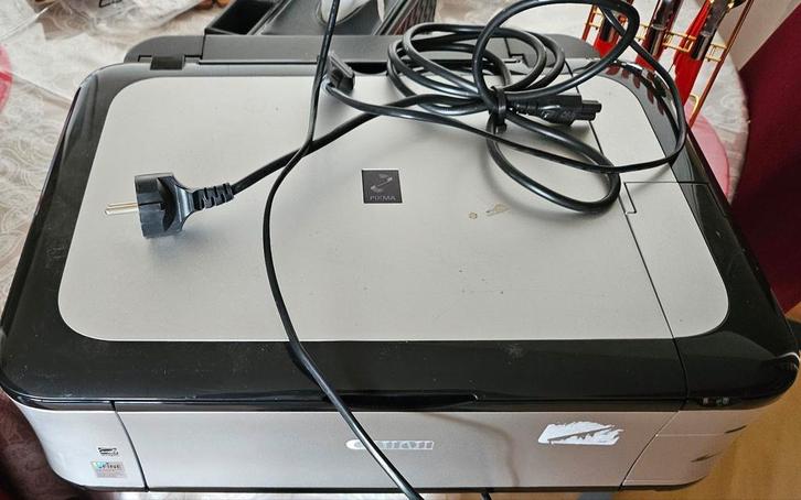 Printer en Tafel - Goede Conditie!, Huis en Inrichting, Tafels | Salontafels, Zo goed als nieuw, Minder dan 50 cm, 50 tot 100 cm