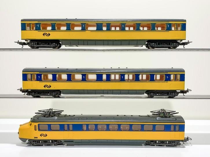 LIMA: 3-delige set Hondenkop NS rijtuigen voor H0-spoor, Hobby en Vrije tijd, Modeltreinen | H0, Gebruikt, Wagon, Gelijkstroom