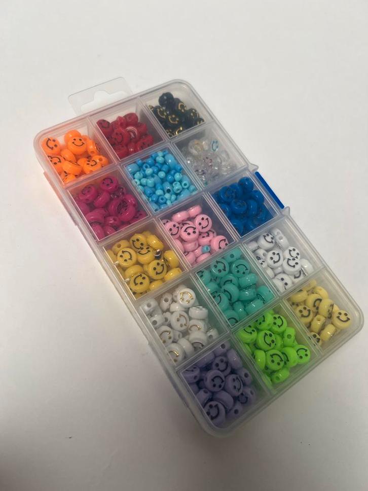 Smiley Kralen in Bewaardoosje, Hobby en Vrije tijd, Kralen en Sieraden maken, Nieuw, Kraal, Ophalen of Verzenden