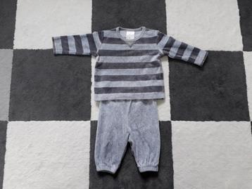 Jongens winter pyjama maat 56 beschikbaar voor biedingen
