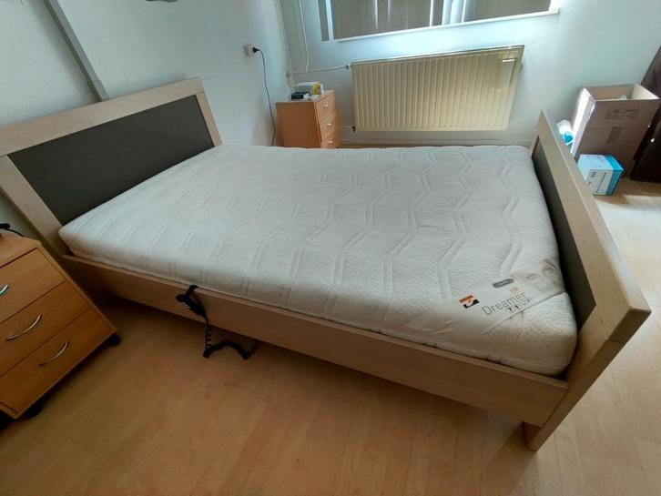 Elektrisch Seniorenbed met Papegaai, Huis en Inrichting, Slaapkamer | Bedden, Gebruikt, Tweepersoons, 160 cm, 200 cm, Hout, Beige