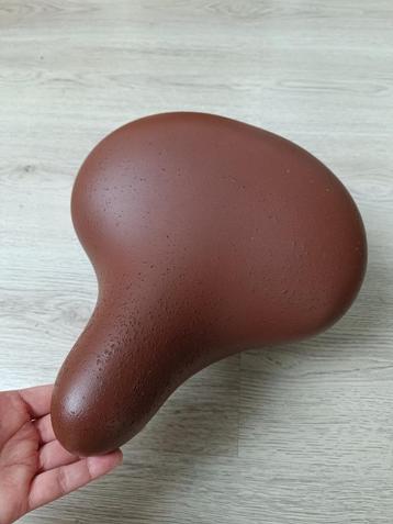 Stevig comfortabel fietszadel beschikbaar voor biedingen