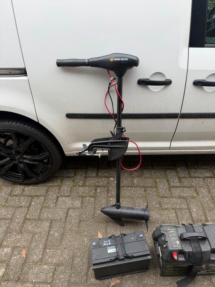 Minn Kota elektromotor 40lbs + 2x semi tration  en Lader, Watersport en Boten, Hengelsport | Karpervissen, Zo goed als nieuw, Ophalen