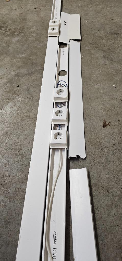 Attema Kabelgoot met Stopcontacten, Doe-het-zelf en Verbouw, Plinten en Afwerking, Gebruikt, Plinten, Overige materialen, Ophalen