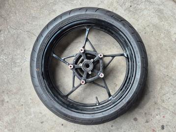 Voor velg + band motor 120 70 17  beschikbaar voor biedingen