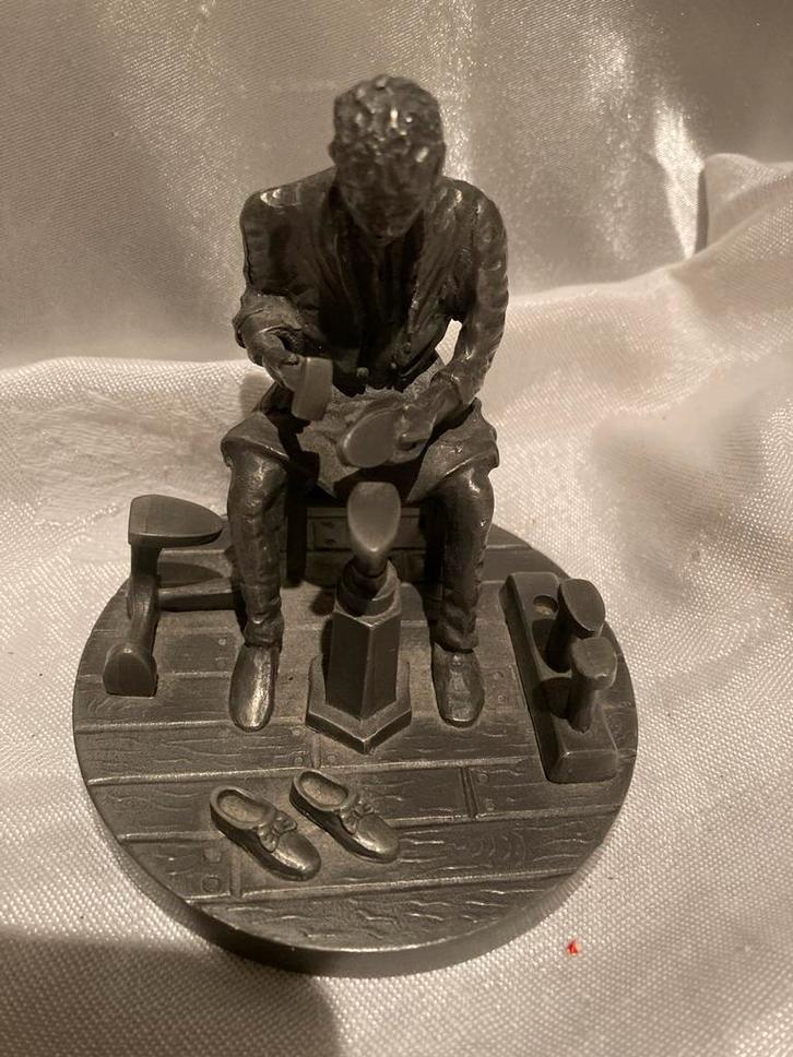 Tinnen beeld van klassieke schoenmaker, Antiek en Kunst, Antiek | Tin, Ophalen of Verzenden