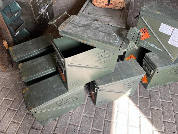 Leger munitiekisten van staal, gaaf en zeldzaam 22-37-48, Huis en Inrichting, Woonaccessoires | Kisten, Ophalen of Verzenden