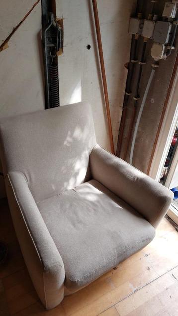 Zitstoel fauteuil gratis op te halen beschikbaar voor biedingen