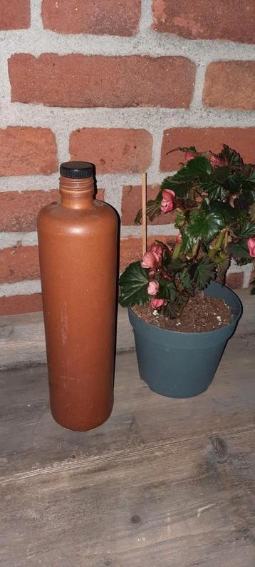 Oude brocante decoratieve kruik. beschikbaar voor biedingen