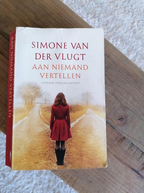 Simone van der Vlugt - Aan niemand vertellen, Boeken, Thrillers, Zo goed als nieuw, Nederland, Ophalen of Verzenden