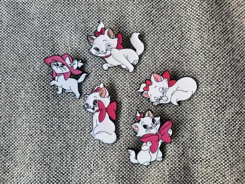 5 lieve pins van de aristokatten te koop, Verzamelen, Speldjes, Pins en Buttons, Nieuw, Speldje of Pin, Overige onderwerpen, Ophalen of Verzenden