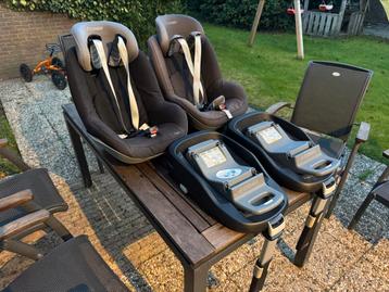 2x Maxi Cosi Pearl + Family Base beschikbaar voor biedingen