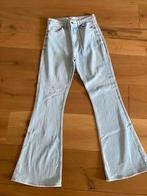 Spijkerbroek Flare Bershka maat 34 in zeer goede staat, Blauw, Zo goed als nieuw, W27 (confectie 34) of kleiner, Bershka