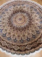 Vintage handgeknoopt perzisch tapijt tabriz rond 50raj 218cm, Huis en Inrichting, Stoffering | Tapijten en Kleden, Info@SlatsAntiek.nl