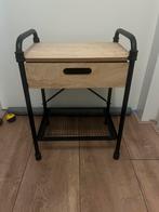 Nachtkastje zwart metaal met hout, Huis en Inrichting, Slaapkamer | Nachtkastjes, Ophalen, Gebruikt, Hout, Minder dan 45 cm