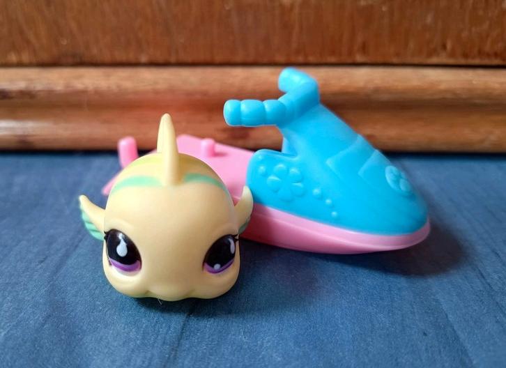 Littlest Pet Shop Vis #519 met Waterscooter, Verzamelen, Dierenverzamelingen, Zo goed als nieuw, Beeldje of Figuurtje, Paard, Ophalen of Verzenden