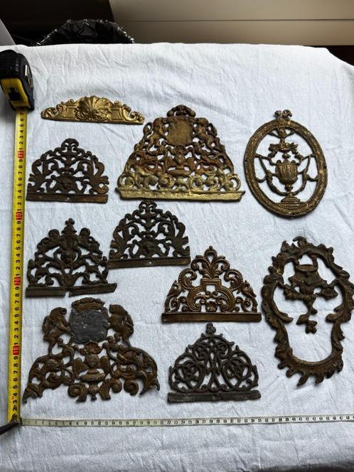 Ornamenteel beslag (achterplaten ladegrepen & escutcheons, Antiek en Kunst, Antiek | Overige Antiek, Ophalen of Verzenden