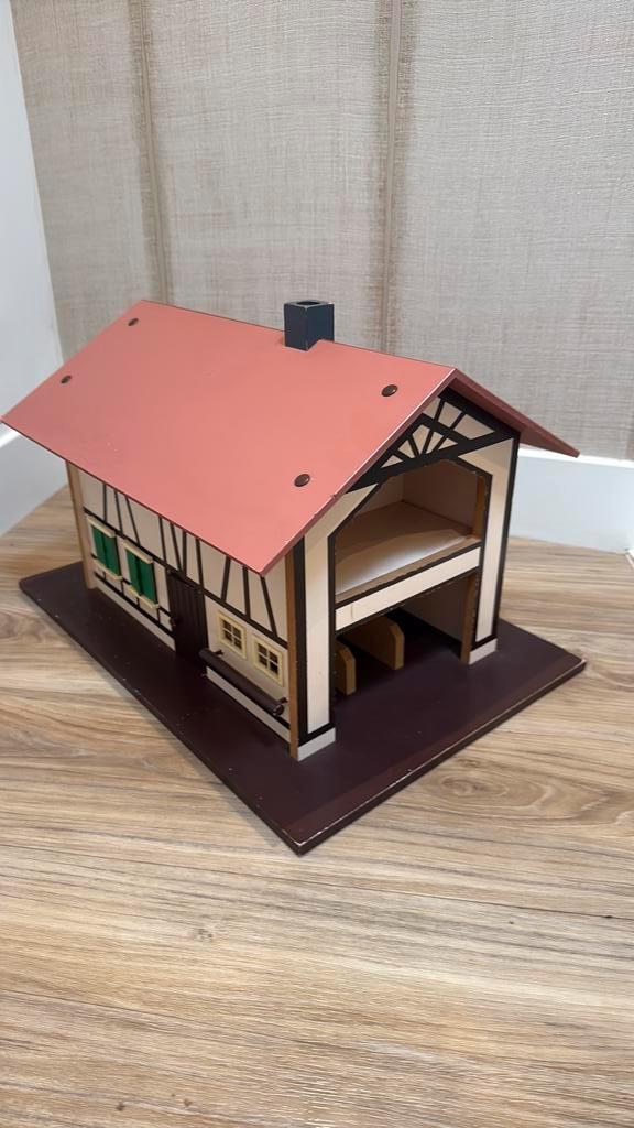 Houten huis boerderij schleich dieren, Kinderen en Baby's, Speelgoed | Houten speelgoed, Zo goed als nieuw, Ophalen of Verzenden