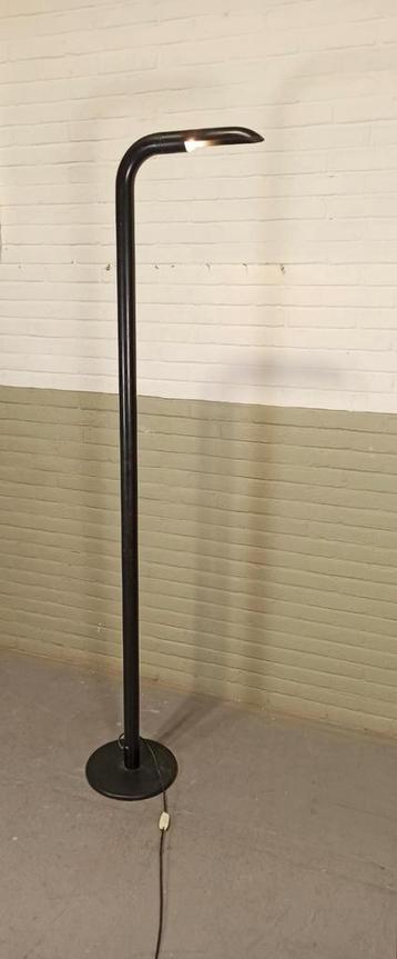 Vintage postmodern tube metalen vloerlamp beschikbaar voor biedingen
