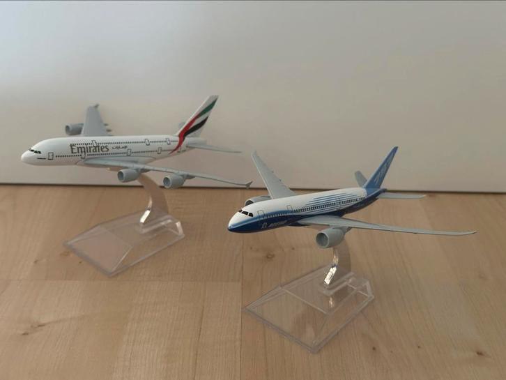 Metalen vliegtuig model Boeing 787 Emirates Airbus a380, Verzamelen, Luchtvaart en Vliegtuigspotten, Zo goed als nieuw, Schaalmodel
