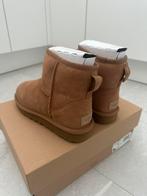 UGG classic mini nieuw met doos, Kleding | Dames, Schoenen, Ophalen of Verzenden