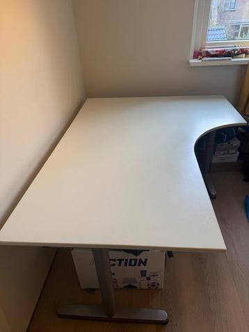 IKEA Hoekbureau - Zeer Goede Staat! beschikbaar voor biedingen