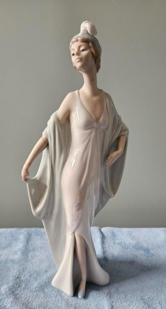 Lladro Sophisticate, Verzamelen, Beelden en Beeldjes, Zo goed als nieuw, Ophalen
