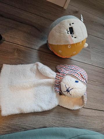 Baby handpop konijn en bal beschikbaar voor biedingen