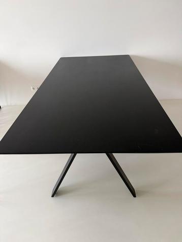 Zwarte eetkamertafel 200x100 beschikbaar voor biedingen