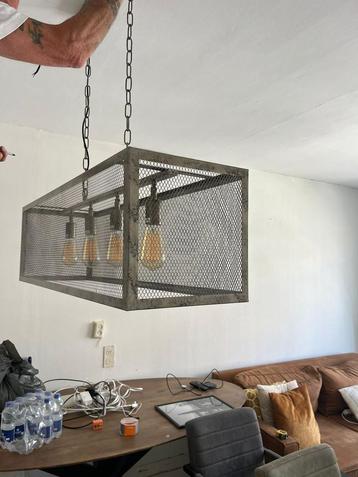 Industriele lamp beschikbaar voor biedingen