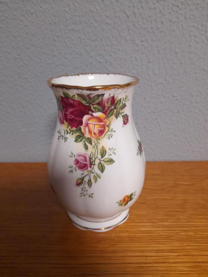 Adv 66 royal albert old country rose vaas, Antiek en Kunst, Antiek | Servies los, Ophalen of Verzenden