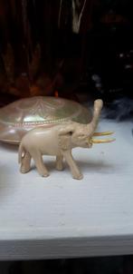 Prachtig heel klein oud Vintage olifantje, Gebruikt, Ophalen of Verzenden, Beeldje of Figuurtje