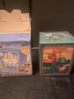 Chinese metal deck inc promo pokemon, Hobby en Vrije tijd, Verzamelkaartspellen | Pokémon, Ophalen of Verzenden, Zo goed als nieuw