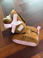 UGG babyslofjes, Ophalen of Verzenden, Zo goed als nieuw, Jongetje of Meisje, Slofjes