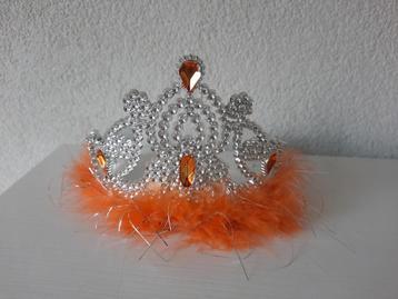 Koningsdag Oranje Kinder Kroon met veren beschikbaar voor biedingen