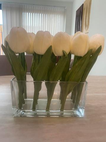 Levensechte kunsttulpen – witte decoratie, nieuw! beschikbaar voor biedingen