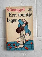Boek Een toontje lager - Simon Carmiggelt, Boeken, Ophalen of Verzenden, Gelezen, Nederland