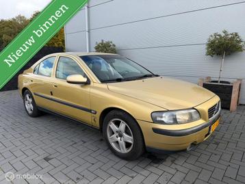Volvo S60 2.4, half leder, airco, trekhaak beschikbaar voor biedingen