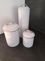 Voorraadbussen grijs metaal, Ophalen