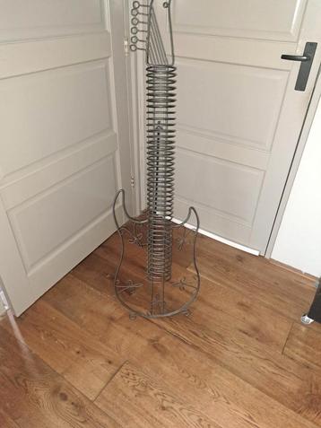 CD Rek Gitaar Vorm beschikbaar voor biedingen