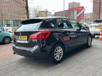 BMW 2-serie Active Tourer 218i Automaat Navi Clima, Auto's, BMW, Gebruikt, Euro 6, Zwart, Bedrijf