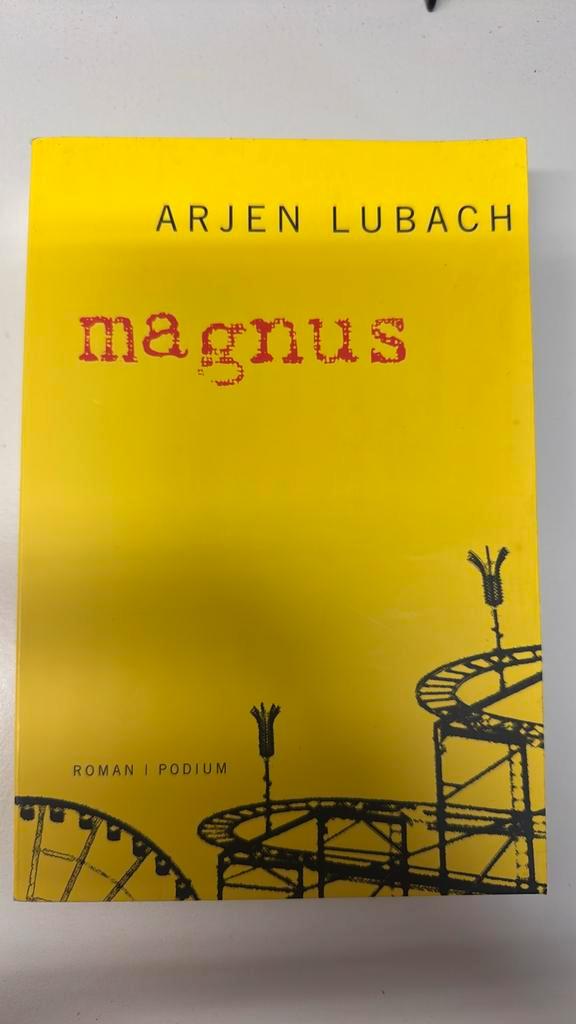 Arjen Lubach - Magnus, Boeken, Literatuur, Zo goed als nieuw, Nederland, Ophalen of Verzenden
