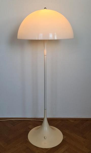 Vintage, design Panthella vloerlamp Louis Poulsen