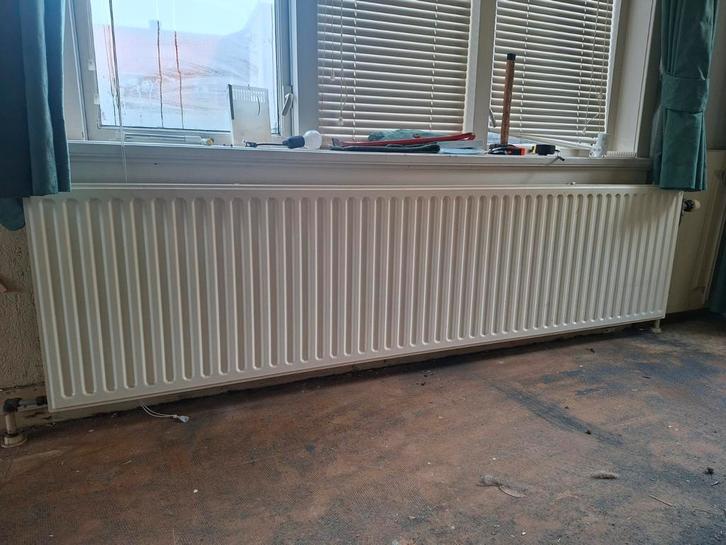 Grote radiator 240x600 x 8cm 10 stuks verschillende maten, Doe-het-zelf en Verbouw, Verwarming en Radiatoren, Zo goed als nieuw