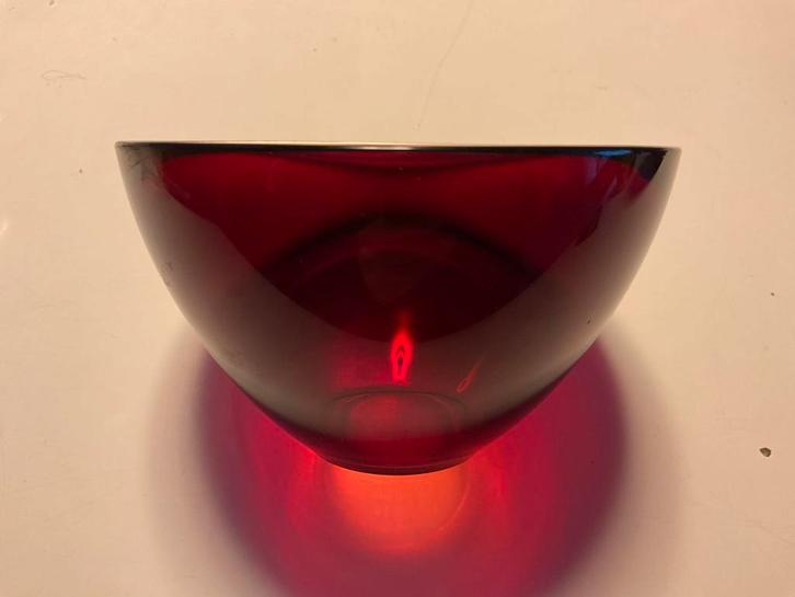 Orrefors, Zweden: Fuga schaal robijnrood Sven Palmqvist 1953, Antiek en Kunst, Antiek | Glas en Kristal, Ophalen of Verzenden