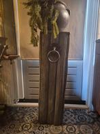 Stoere houten zuil/sokkel met gietijzeren ring, Huis en Inrichting, Ophalen of Verzenden
