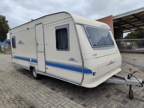 Nette Adria Unica 502UP fransbed en rondzit. met voortent, Caravans en Kamperen, Caravans, Bedrijf, 750 - 1000 kg, Rondzit, Adria