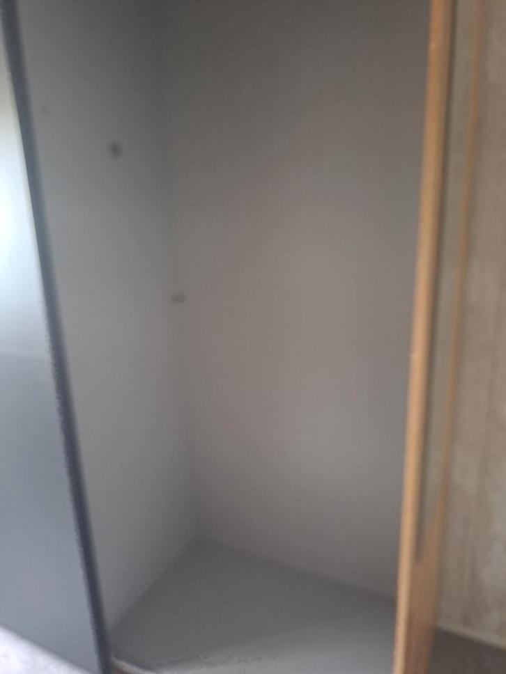 Kledingkast, Huis en Inrichting, Kasten | Roldeurkasten en Archiefkasten, Zo goed als nieuw, 200 cm of meer, 50 tot 75 cm, Ophalen