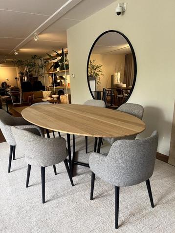ovale eettafel met set van 6 stoelen, houten tafel beschikbaar voor biedingen