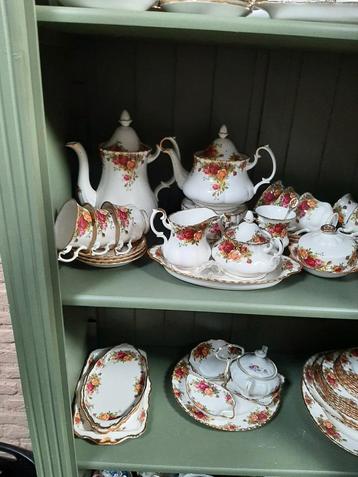 Royal Albert Old Country Roze Servies beschikbaar voor biedingen